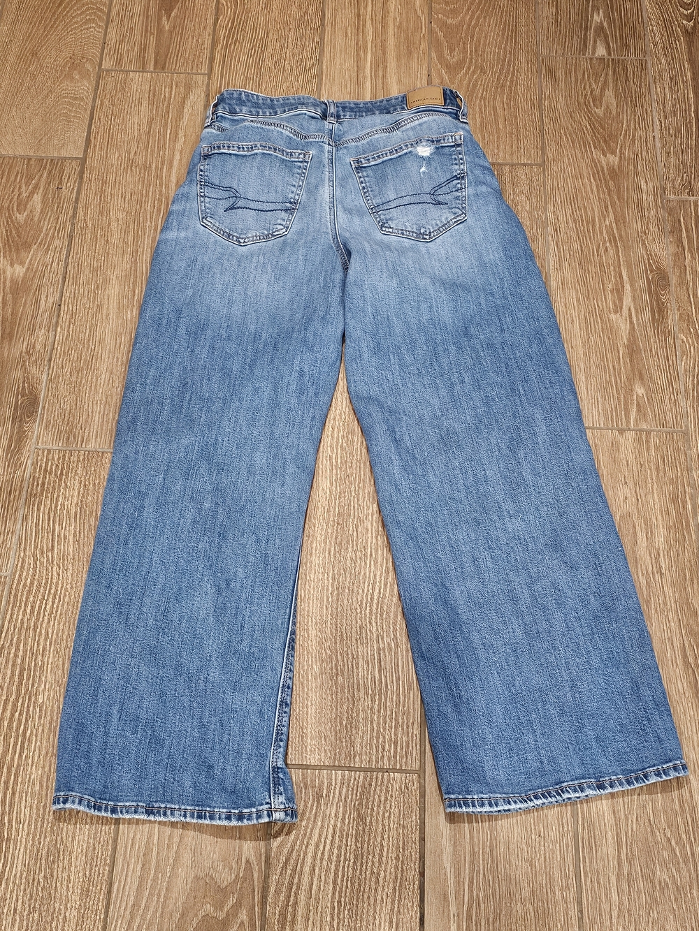 AE Super High-Waisted Baggy Wide-Leg Jean - Picture 4 of 7